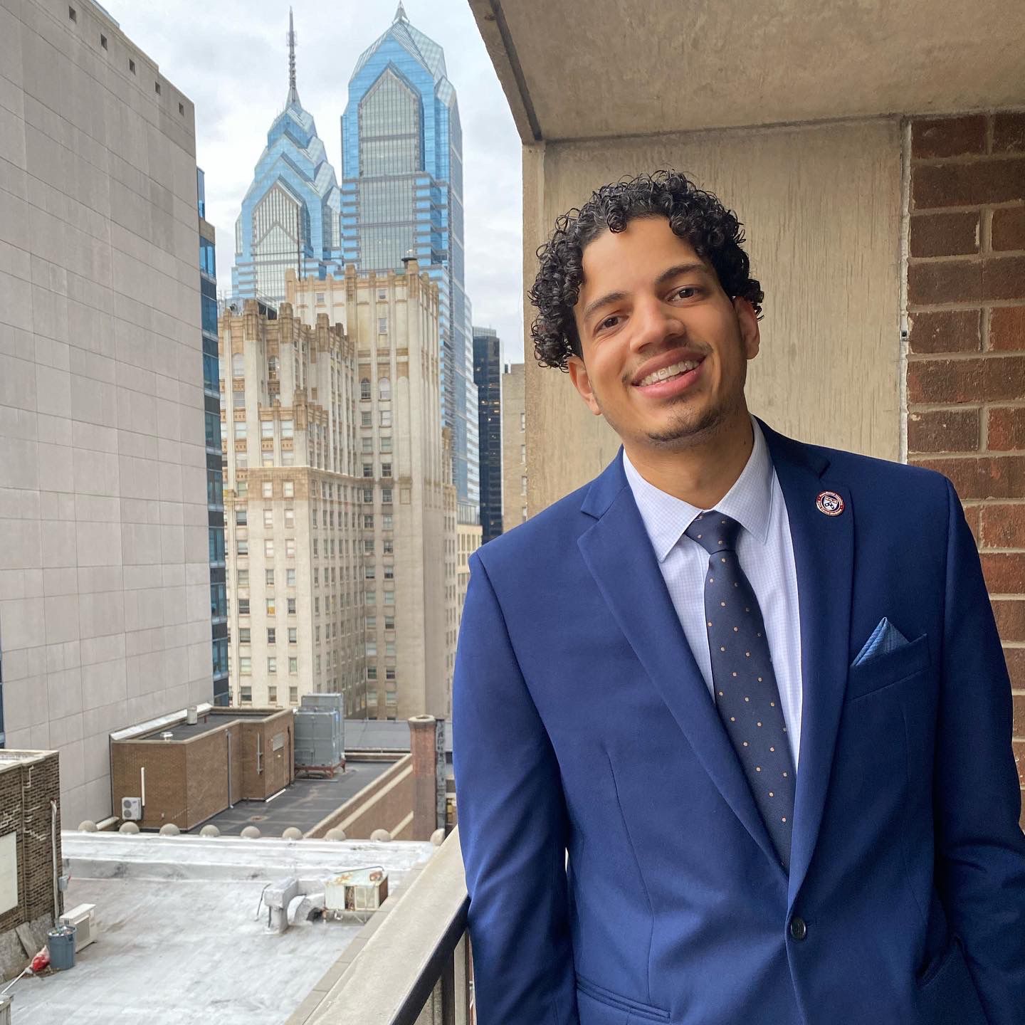 Dr. Albert Robles en un contexto profesional